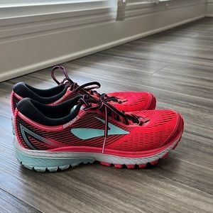 Brooks running shoes size 9
